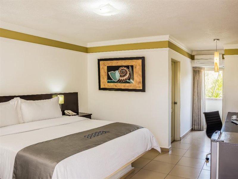 Gamma Leon Hotel Exterior photo