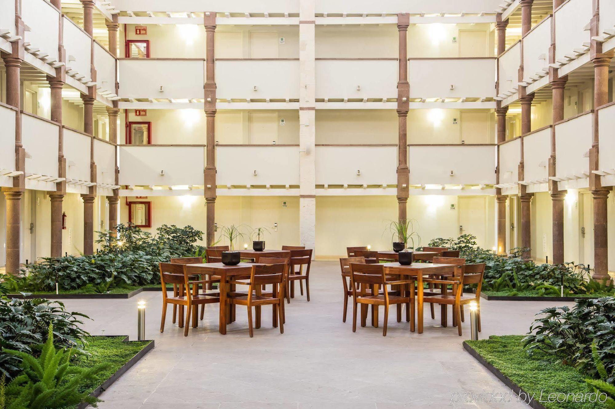 Gamma Leon Hotel Exterior photo